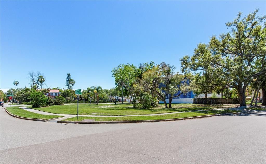 En Venta: $2,995,000 (0.53 acres)