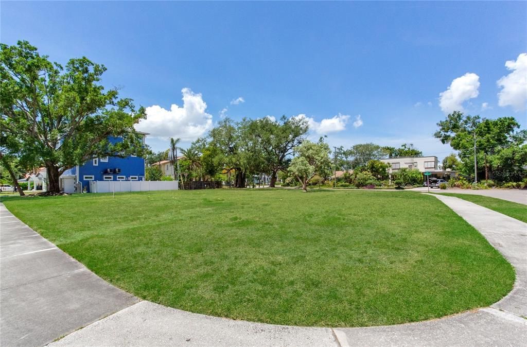 En Venta: $2,995,000 (0.53 acres)