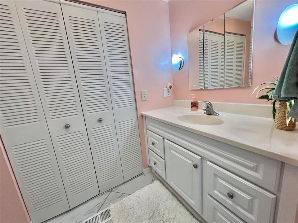 Activo con contrato: $125,000 (2 camas, 2 baños, 864 Pies cuadrados)