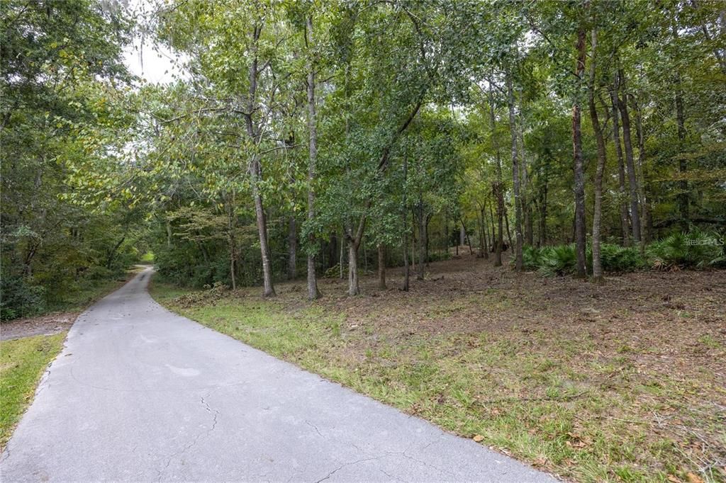 待售: $425,000 (1.98 acres)