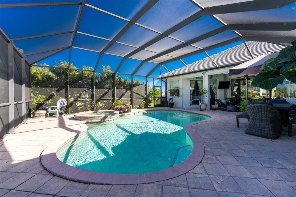 Activo con contrato: $670,000 (3 camas, 3 baños, 2582 Pies cuadrados)