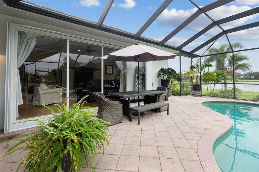 Activo con contrato: $670,000 (3 camas, 3 baños, 2582 Pies cuadrados)