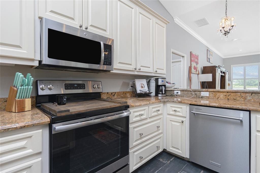 Activo con contrato: $670,000 (3 camas, 3 baños, 2582 Pies cuadrados)