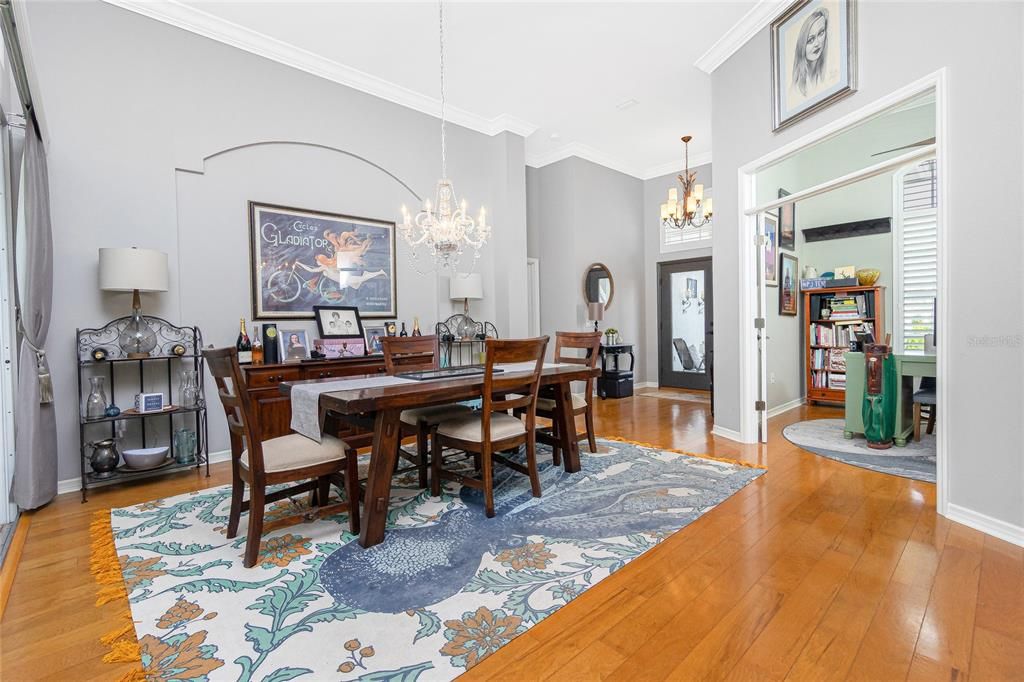 Activo con contrato: $670,000 (3 camas, 3 baños, 2582 Pies cuadrados)
