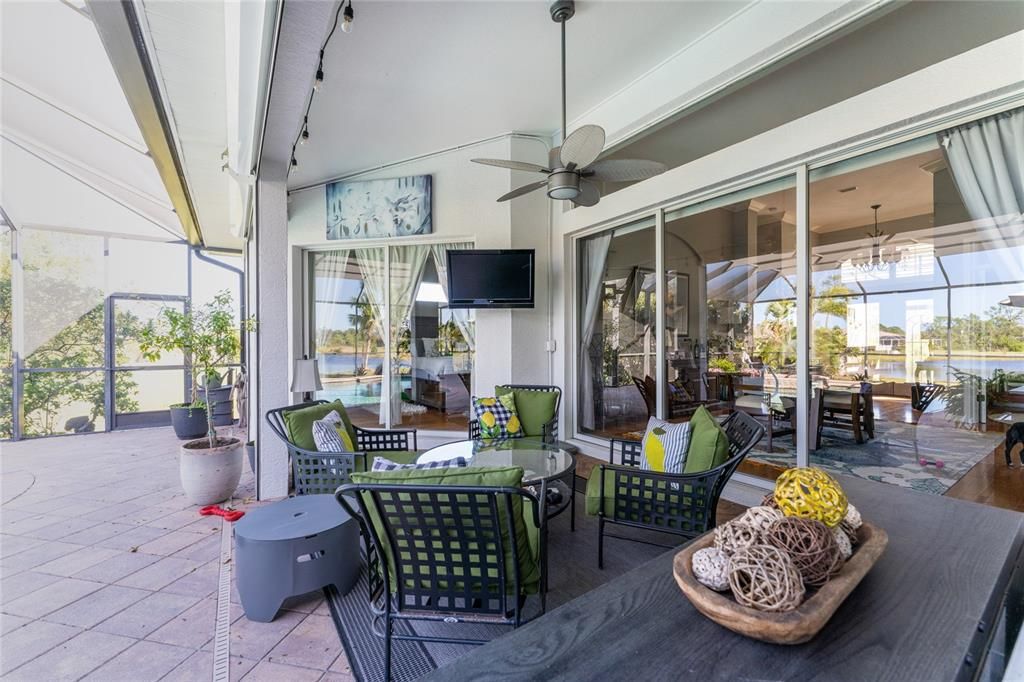 Activo con contrato: $670,000 (3 camas, 3 baños, 2582 Pies cuadrados)