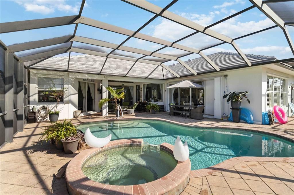 Activo con contrato: $670,000 (3 camas, 3 baños, 2582 Pies cuadrados)