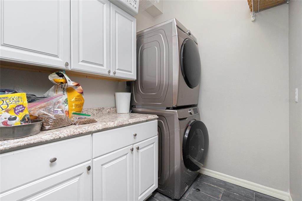 Activo con contrato: $670,000 (3 camas, 3 baños, 2582 Pies cuadrados)