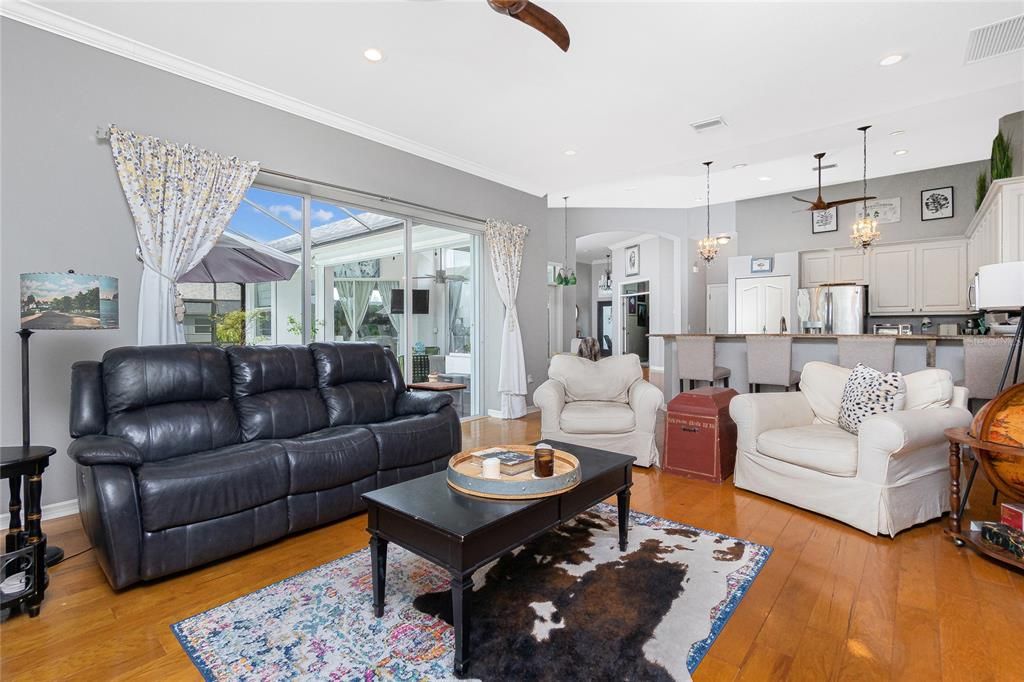 Activo con contrato: $670,000 (3 camas, 3 baños, 2582 Pies cuadrados)
