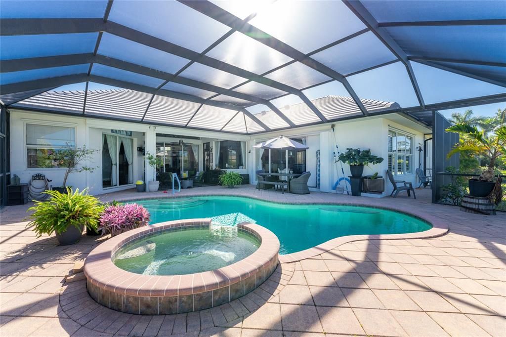 Activo con contrato: $670,000 (3 camas, 3 baños, 2582 Pies cuadrados)