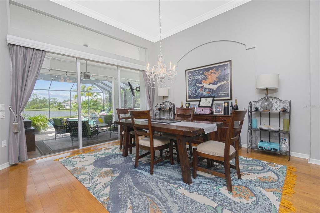 Activo con contrato: $670,000 (3 camas, 3 baños, 2582 Pies cuadrados)