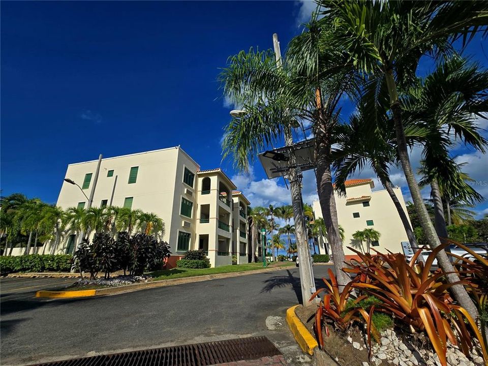 На продажу: $460,000 (2 спален, 2 ванн, 1110 Квадратных фут)