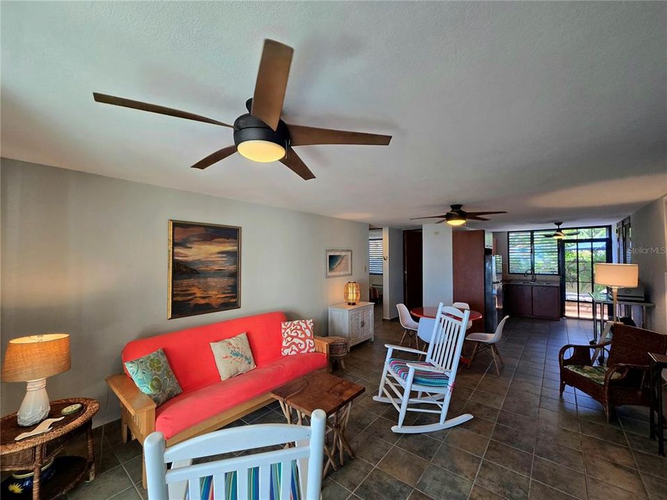 На продажу: $460,000 (2 спален, 2 ванн, 1110 Квадратных фут)