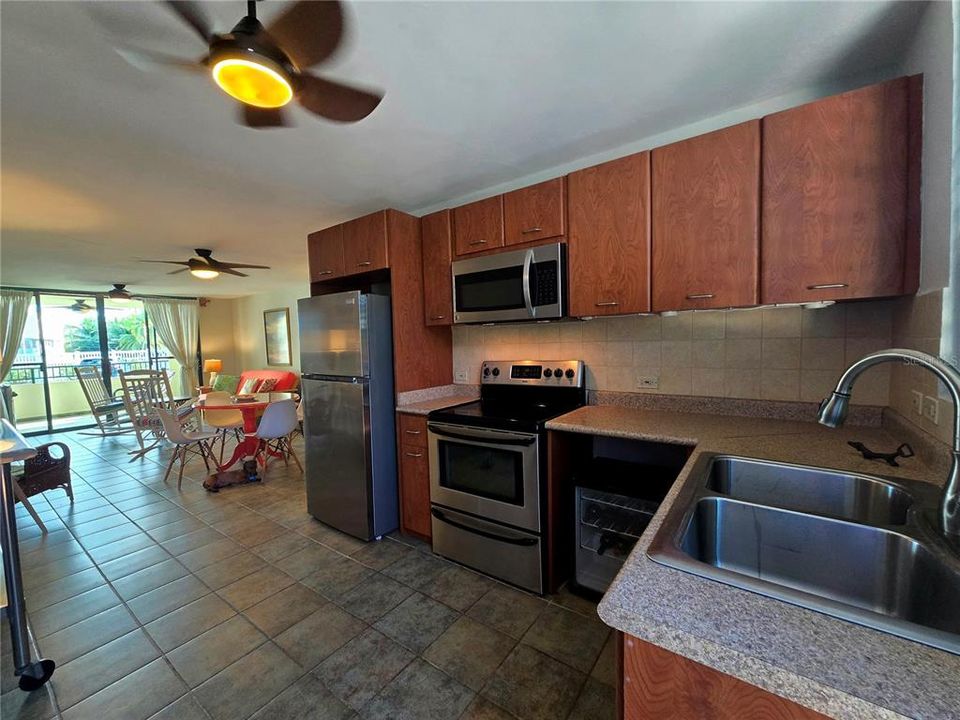 На продажу: $460,000 (2 спален, 2 ванн, 1110 Квадратных фут)