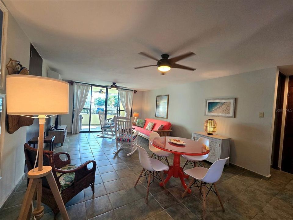 На продажу: $460,000 (2 спален, 2 ванн, 1110 Квадратных фут)