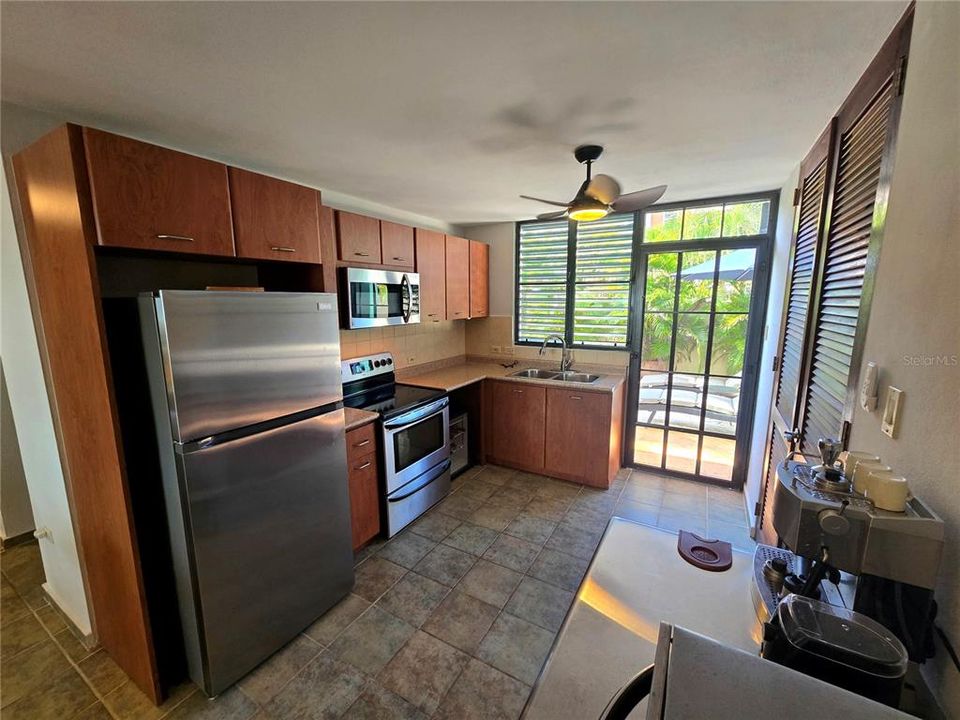 На продажу: $460,000 (2 спален, 2 ванн, 1110 Квадратных фут)