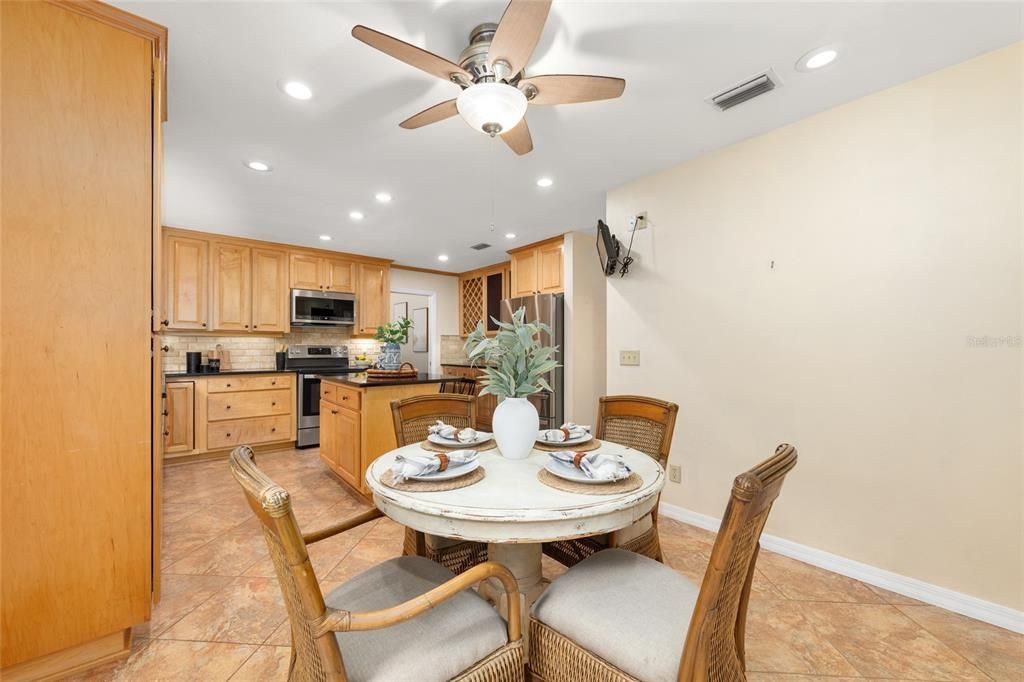 Activo con contrato: $537,000 (4 camas, 3 baños, 2175 Pies cuadrados)