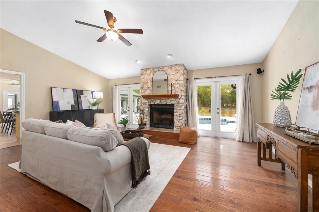 Activo con contrato: $537,000 (4 camas, 3 baños, 2175 Pies cuadrados)