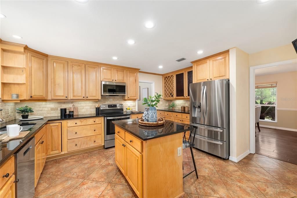 Activo con contrato: $537,000 (4 camas, 3 baños, 2175 Pies cuadrados)