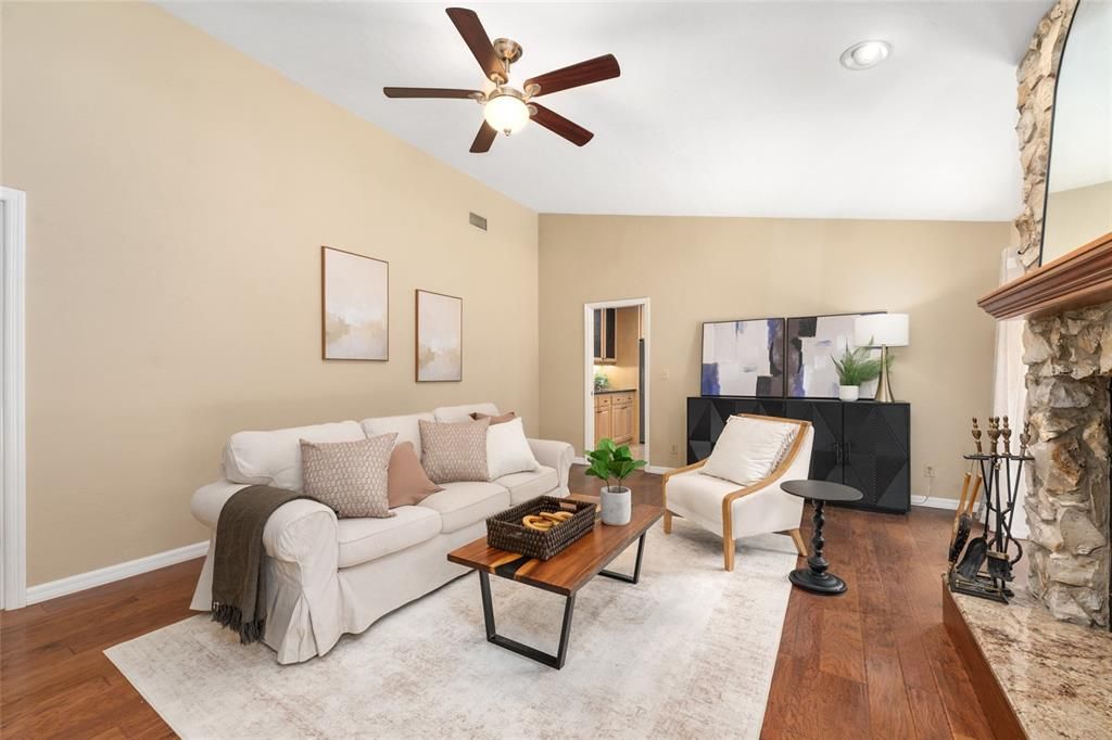 Activo con contrato: $537,000 (4 camas, 3 baños, 2175 Pies cuadrados)