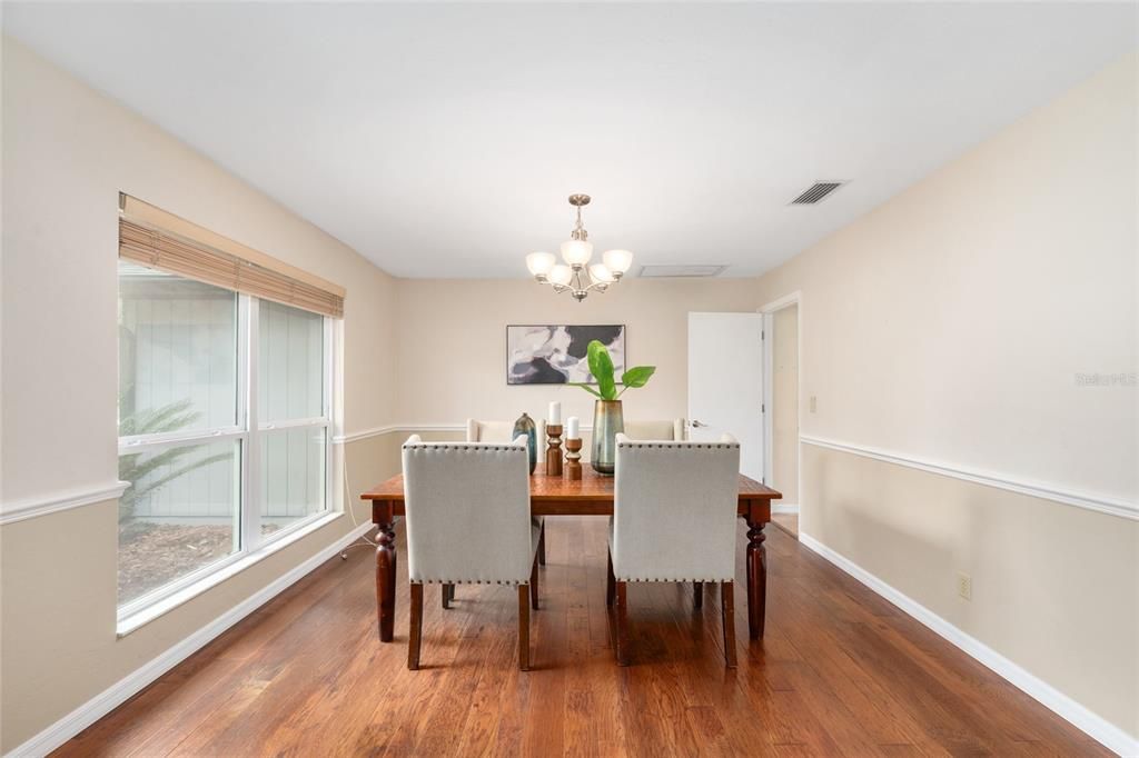 Activo con contrato: $537,000 (4 camas, 3 baños, 2175 Pies cuadrados)