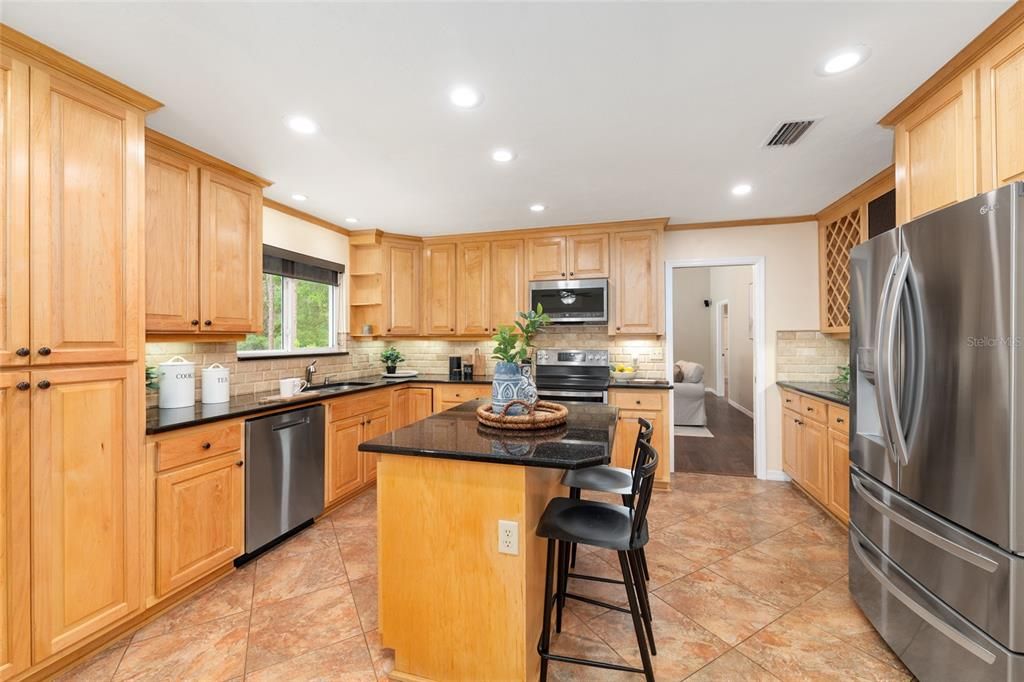 Activo con contrato: $537,000 (4 camas, 3 baños, 2175 Pies cuadrados)