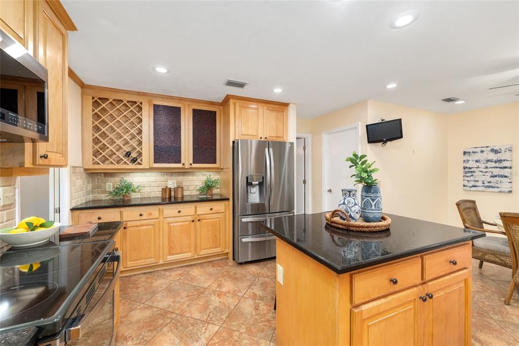 Activo con contrato: $537,000 (4 camas, 3 baños, 2175 Pies cuadrados)