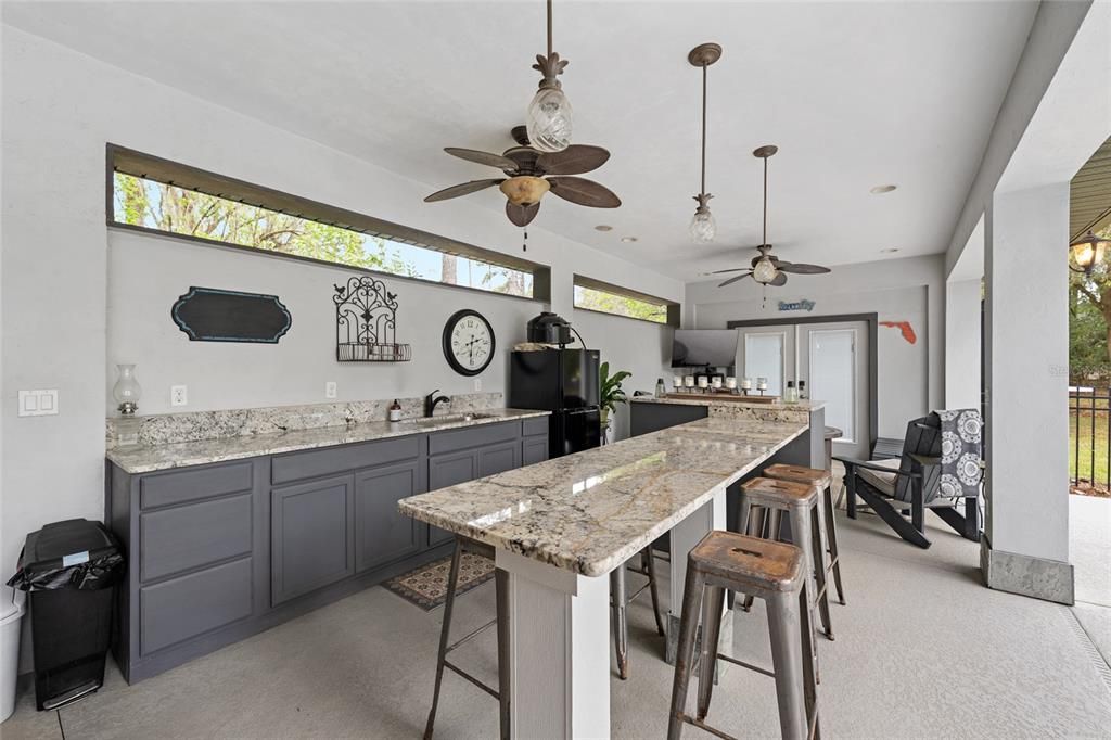 Activo con contrato: $537,000 (4 camas, 3 baños, 2175 Pies cuadrados)