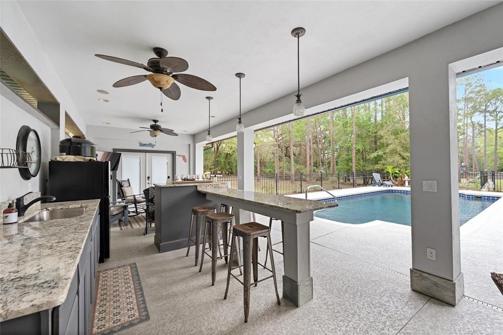 Activo con contrato: $537,000 (4 camas, 3 baños, 2175 Pies cuadrados)