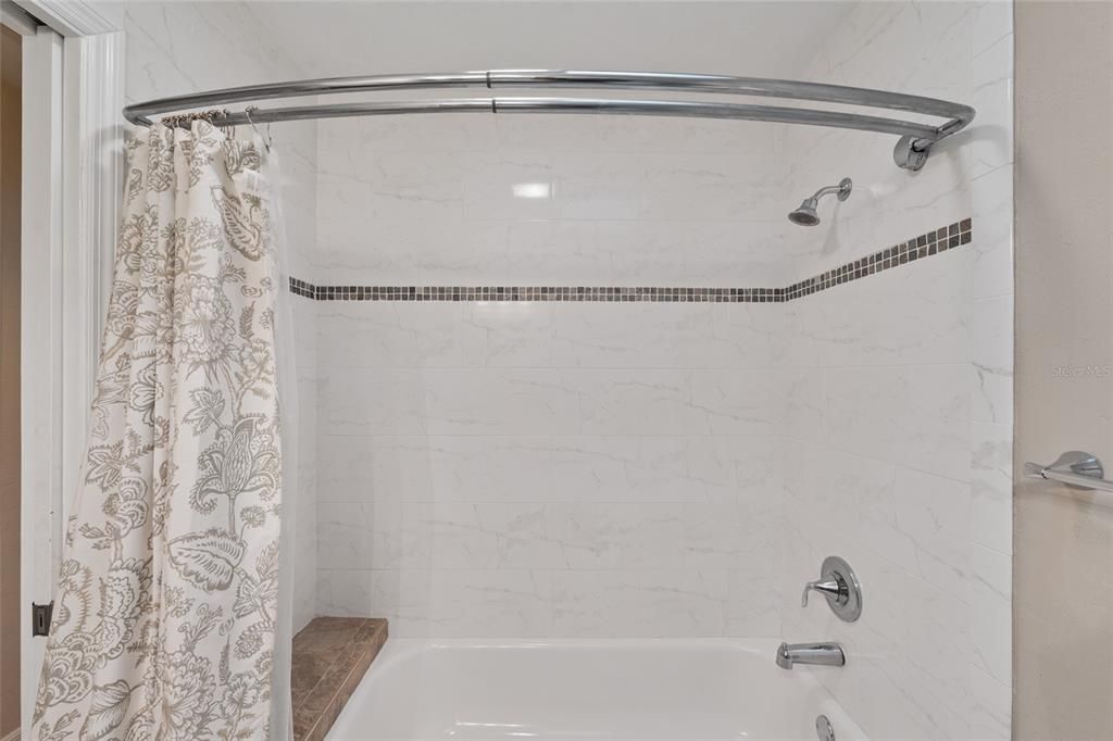 Activo con contrato: $537,000 (4 camas, 3 baños, 2175 Pies cuadrados)