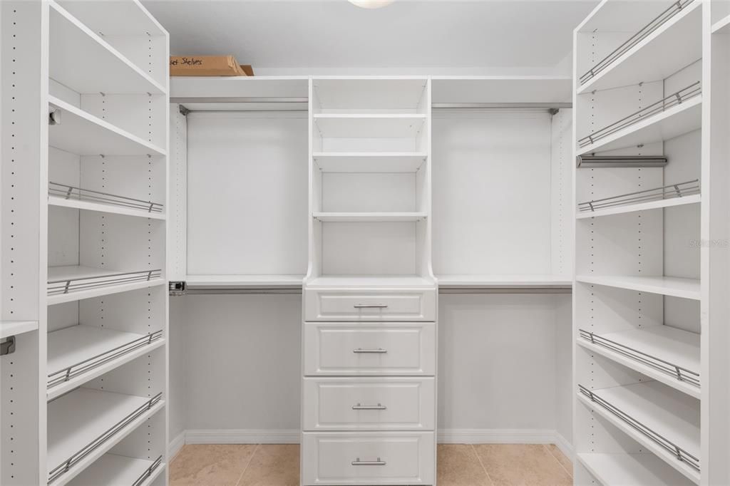 Activo con contrato: $537,000 (4 camas, 3 baños, 2175 Pies cuadrados)