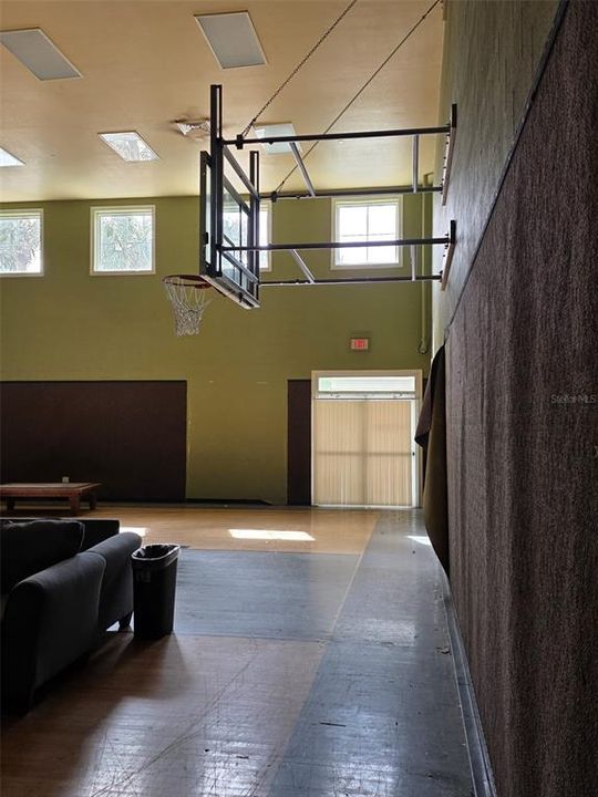 Active With Contract: $197,000 (1 beds, 1 baths, 809 Square Feet)