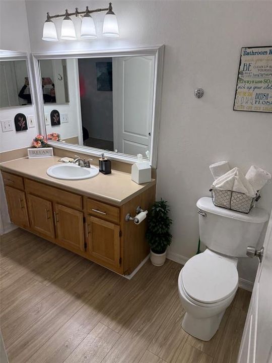 Active With Contract: $197,000 (1 beds, 1 baths, 809 Square Feet)