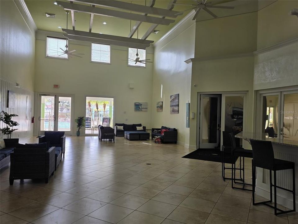 Active With Contract: $197,000 (1 beds, 1 baths, 809 Square Feet)