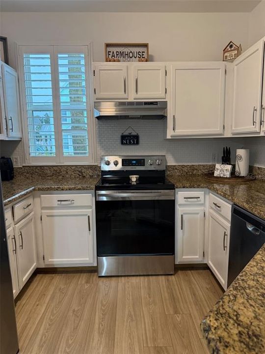Active With Contract: $197,000 (1 beds, 1 baths, 809 Square Feet)