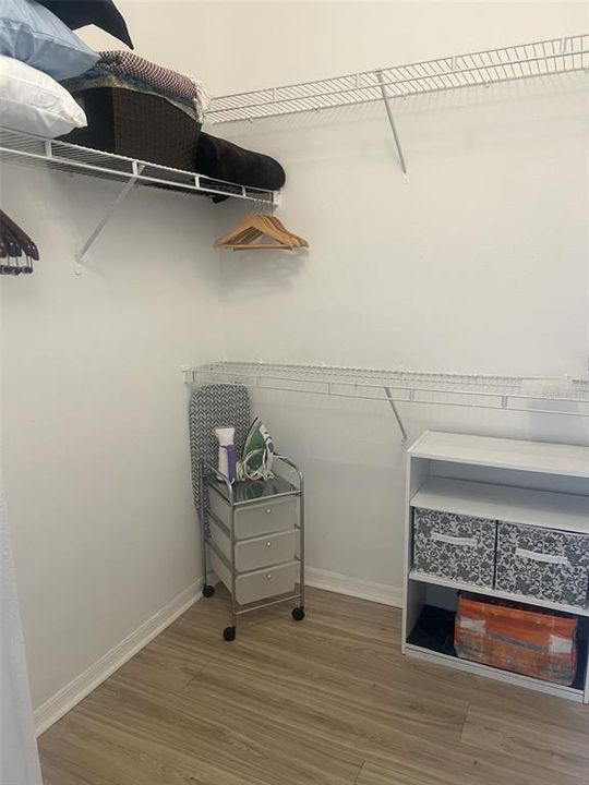 Active With Contract: $197,000 (1 beds, 1 baths, 809 Square Feet)