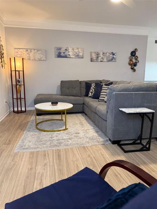 Active With Contract: $197,000 (1 beds, 1 baths, 809 Square Feet)