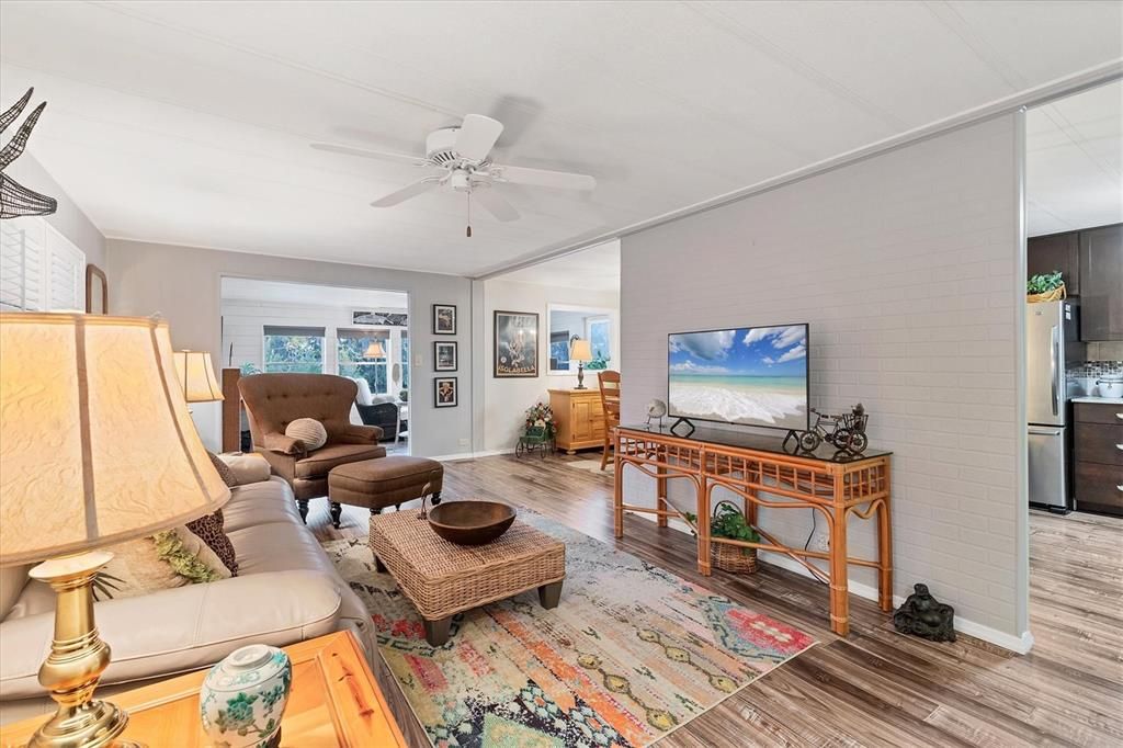 For Sale: $189,900 (2 beds, 2 baths, 1152 Square Feet)