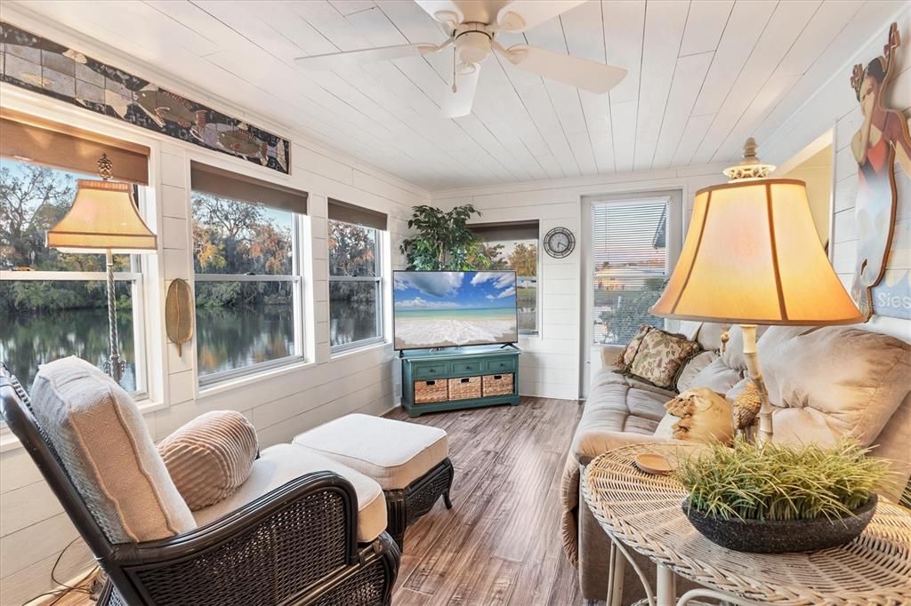 For Sale: $189,900 (2 beds, 2 baths, 1152 Square Feet)