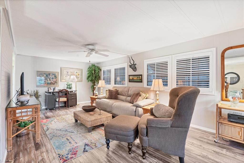 For Sale: $189,900 (2 beds, 2 baths, 1152 Square Feet)