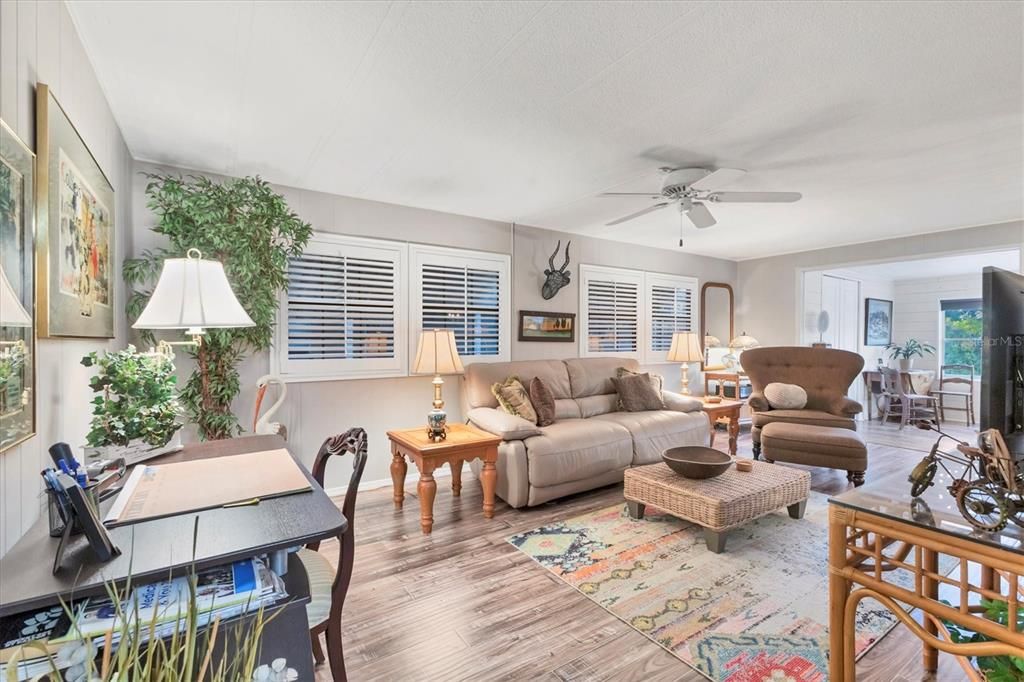 For Sale: $189,900 (2 beds, 2 baths, 1152 Square Feet)