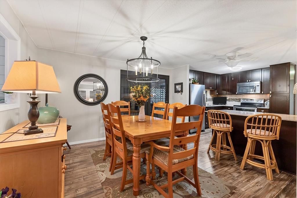 For Sale: $189,900 (2 beds, 2 baths, 1152 Square Feet)