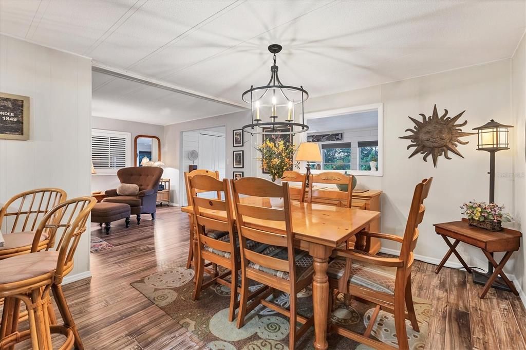 For Sale: $189,900 (2 beds, 2 baths, 1152 Square Feet)