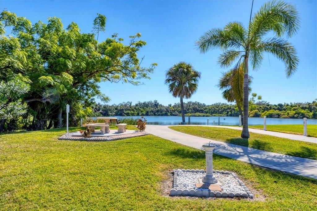 For Sale: $189,900 (2 beds, 2 baths, 1152 Square Feet)