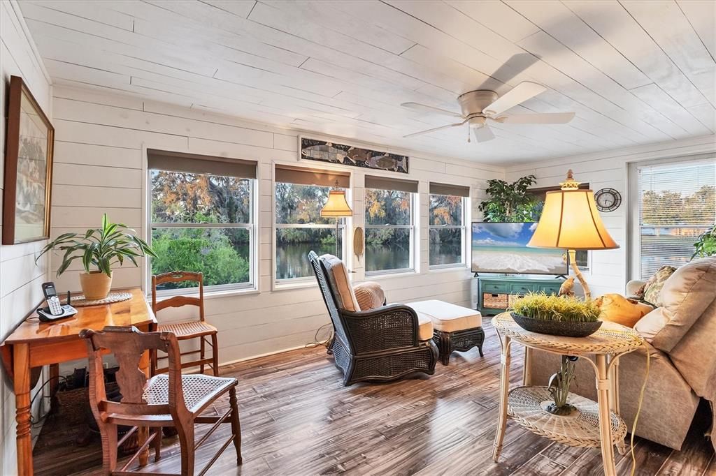 For Sale: $189,900 (2 beds, 2 baths, 1152 Square Feet)