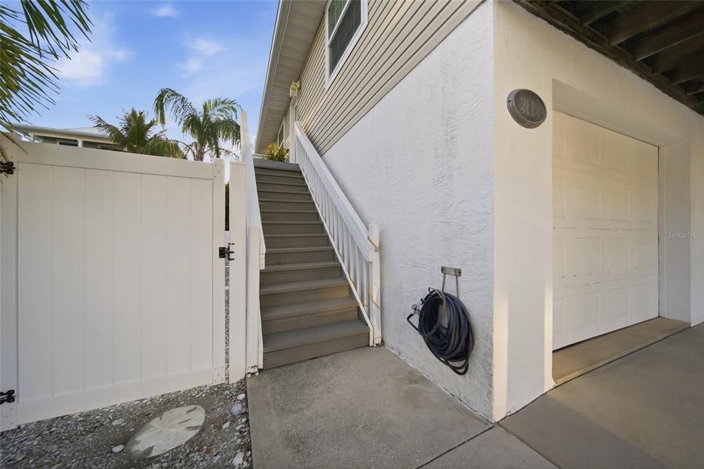 For Sale: $965,000 (2 beds, 2 baths, 1056 Square Feet)