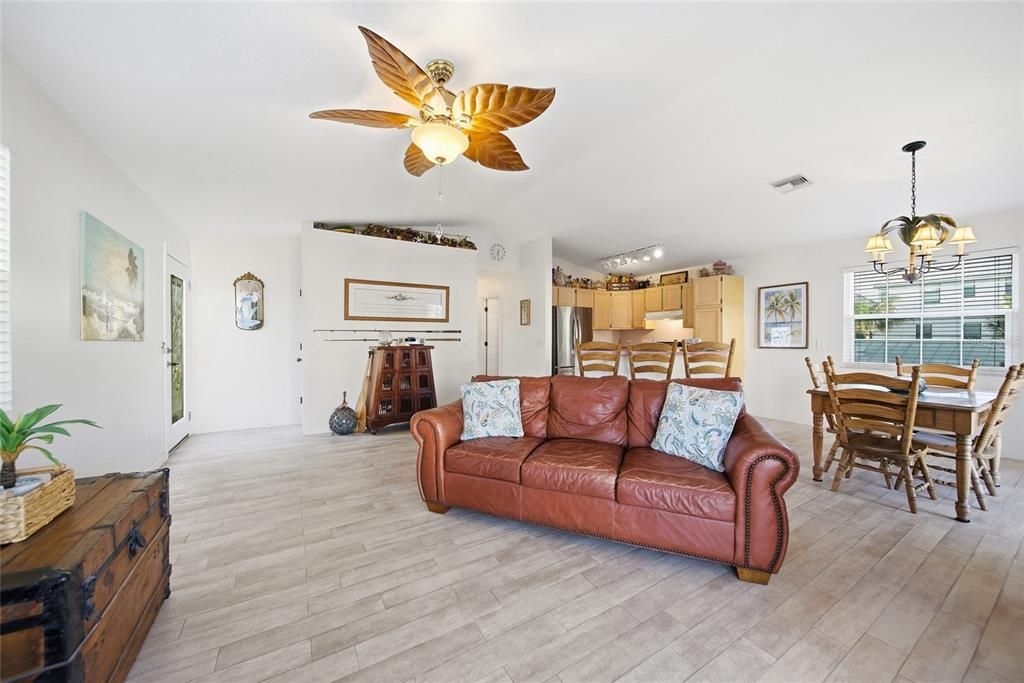For Sale: $965,000 (2 beds, 2 baths, 1056 Square Feet)