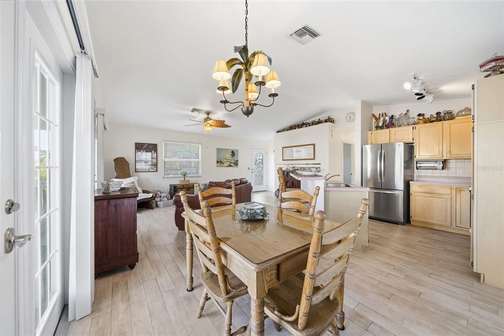 For Sale: $965,000 (2 beds, 2 baths, 1056 Square Feet)