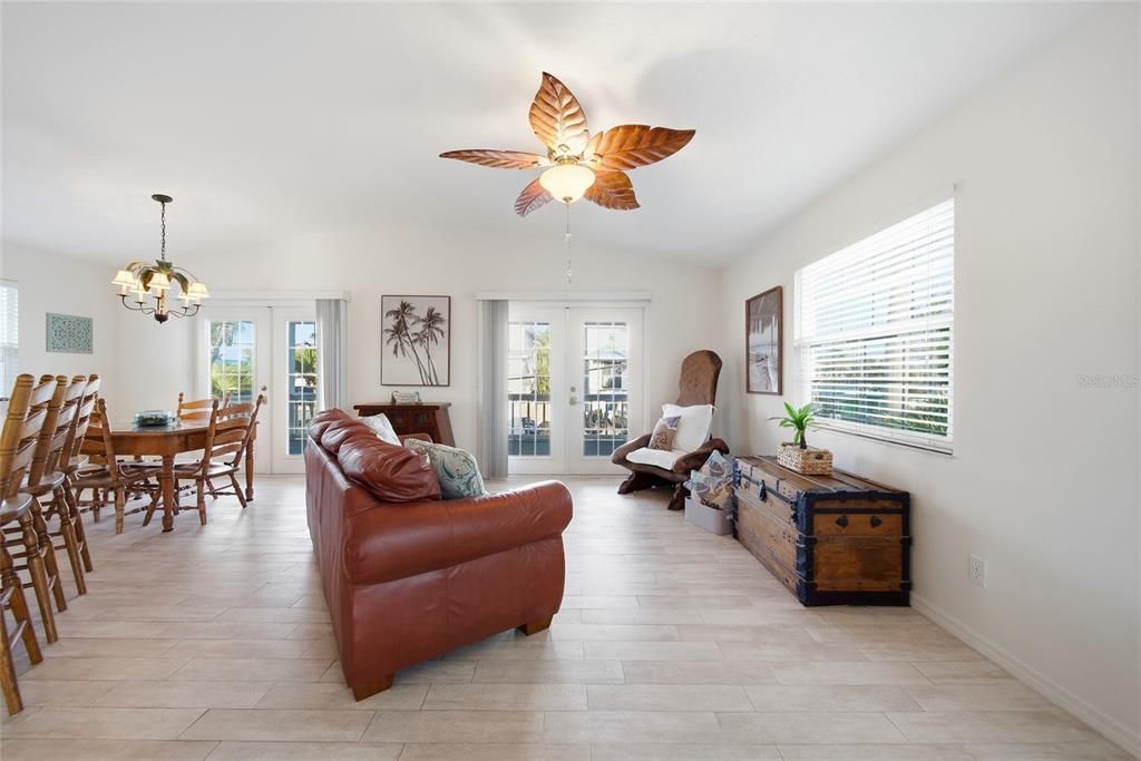 For Sale: $965,000 (2 beds, 2 baths, 1056 Square Feet)