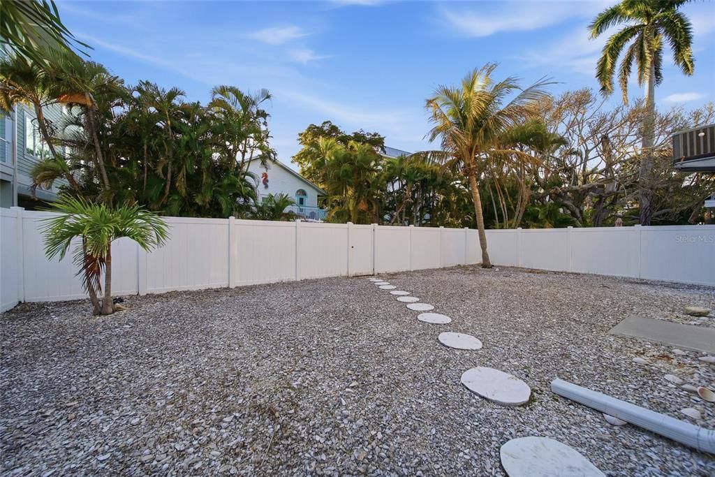 For Sale: $965,000 (2 beds, 2 baths, 1056 Square Feet)