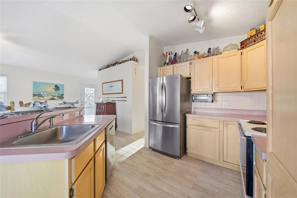 For Sale: $965,000 (2 beds, 2 baths, 1056 Square Feet)
